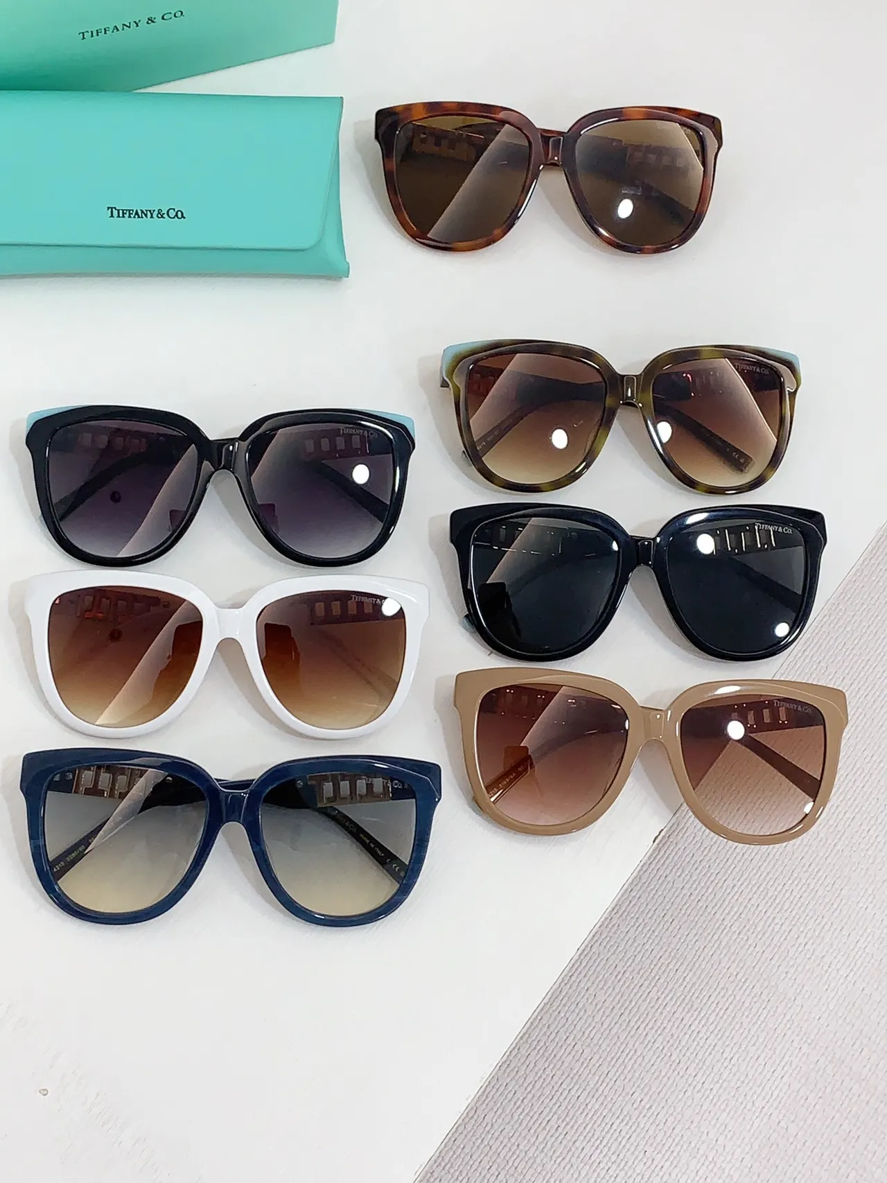 Tiffany & Co. T Collection Angular Cat-Eye Black Gold 太阳镜 3