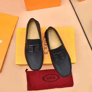 Tod's Double T काले चमड़े के स्लिप-ऑन लोफर