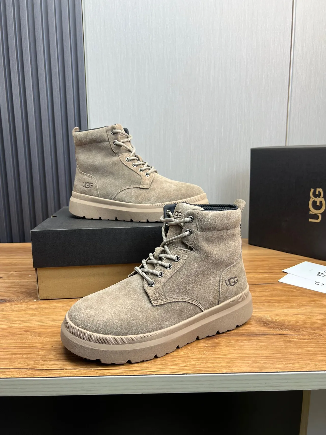 UGG বেইজ সুয়েড উপরের প্ল্যাটফর্ম সোল ওয়ার্ক বুটস 4