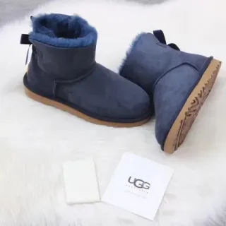 UGG Classic Mini 海军蓝麂皮羊毛内里雪靴