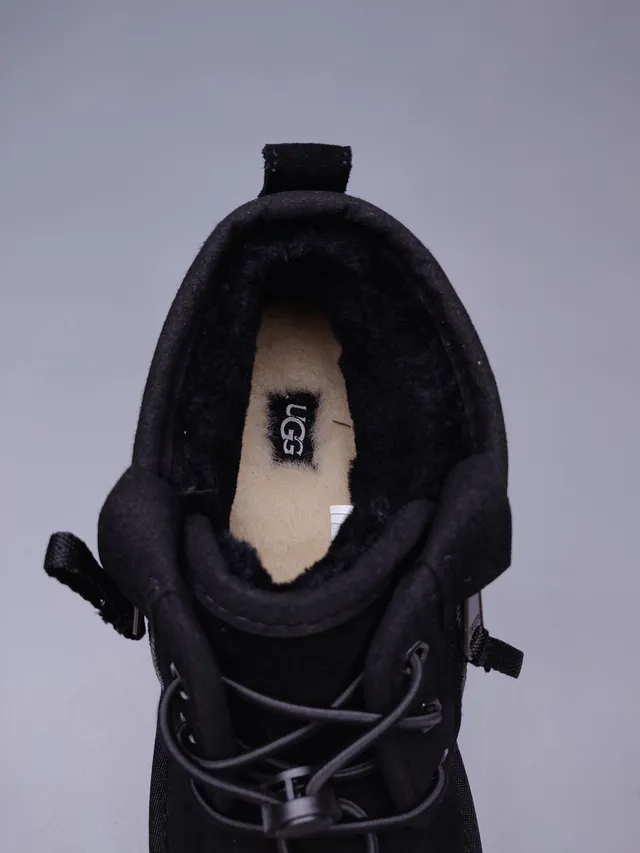 UGG Classic Mini Zip काला सूड एंक्ल बूट 4