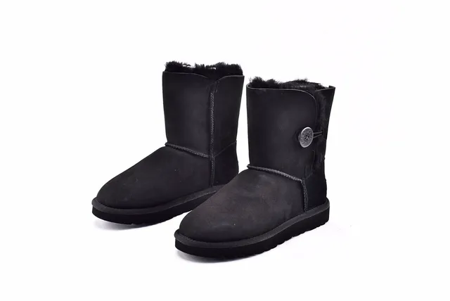 UGG क्लासिक शॉर्ट काली शियरलिंग-लाइन्ड एंगल बूट्स 2