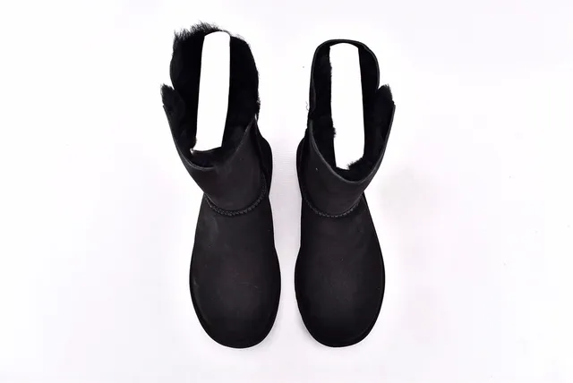 UGG क्लासिक शॉर्ट काली शियरलिंग-लाइन्ड एंगल बूट्स 3