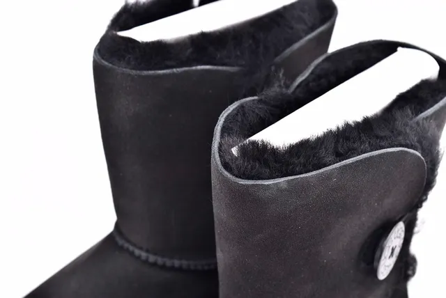 UGG क्लासिक शॉर्ट काली शियरलिंग-लाइन्ड एंगल बूट्स 11