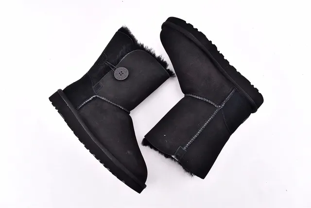 UGG क्लासिक शॉर्ट काली शियरलिंग-लाइन्ड एंगल बूट्स 12