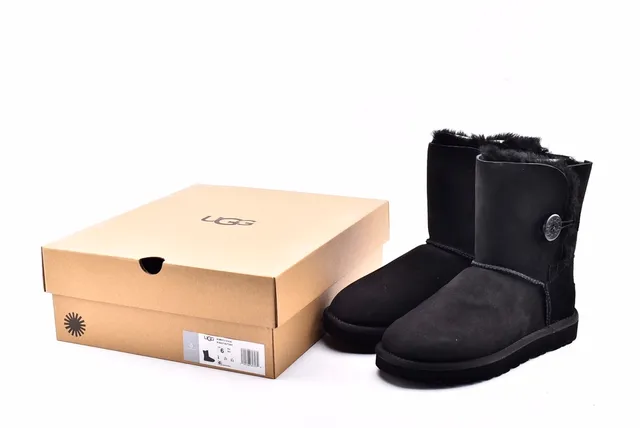 UGG क्लासिक शॉर्ट काली शियरलिंग-लाइन्ड एंगल बूट्स 15