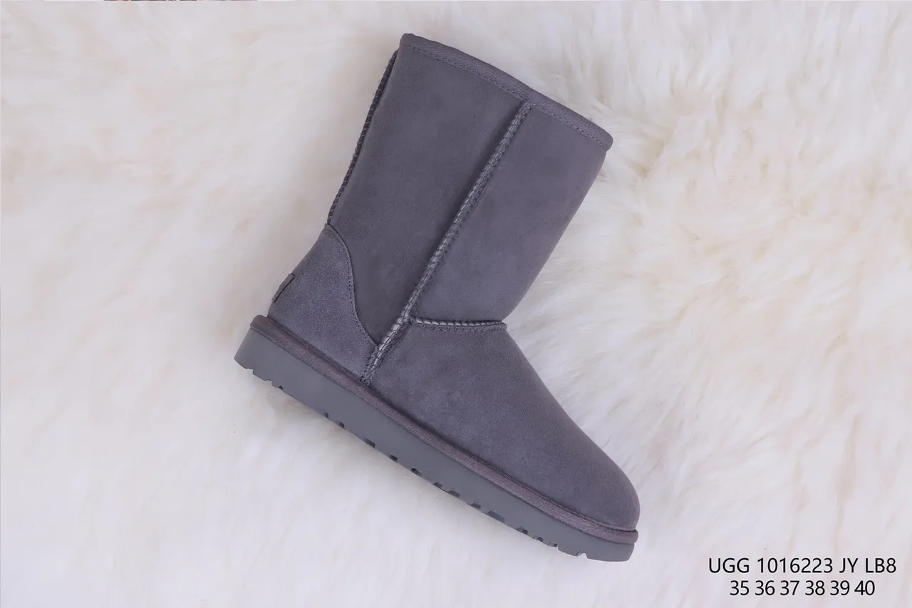 UGG Classic Short 炭灰色羊毛内里雪靴 6