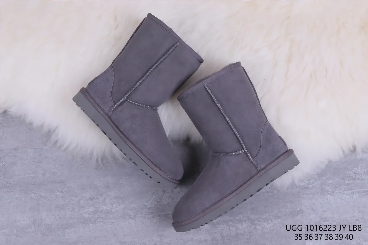 UGG Classic Short 炭灰色羊毛内里雪靴 7