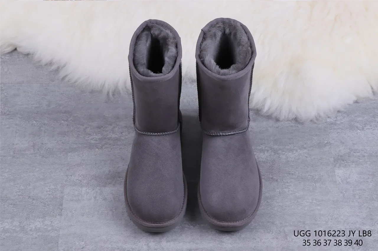 UGG Classic Short 炭灰色羊毛内里雪靴 9