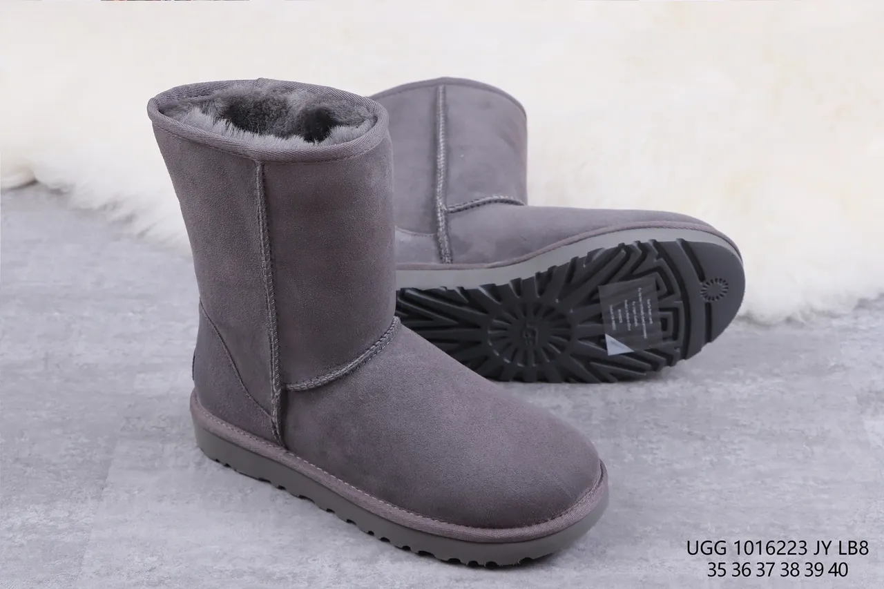 UGG Classic Short 炭灰色羊毛内里雪靴 10