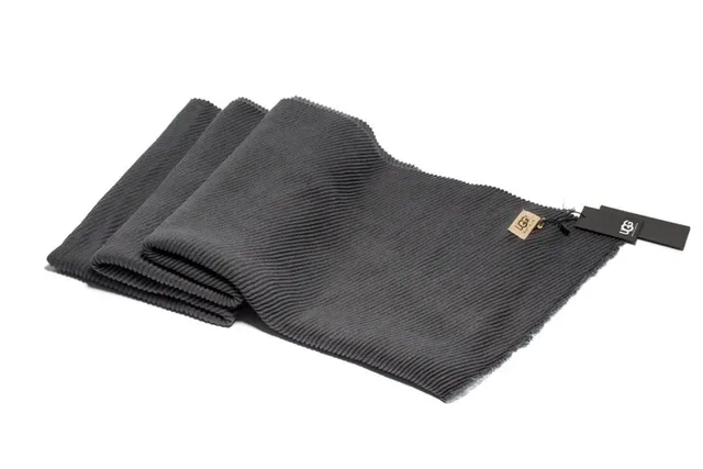 UGG Bufanda Gris Acanalada Carbón 11
