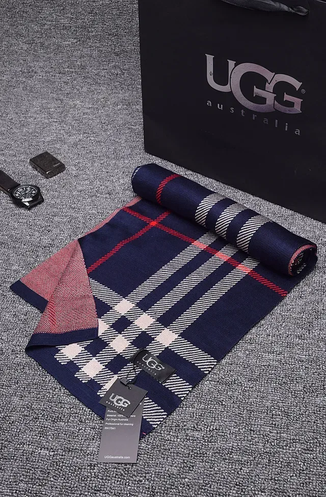 UGG नेवी बीज प्लेड पैटर्न कीनिटेड स्कार्फ 3