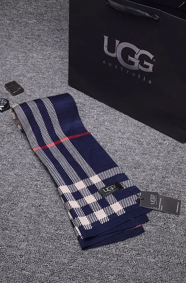 UGG नेवी बीज प्लेड पैटर्न कीनिटेड स्कार्फ 5