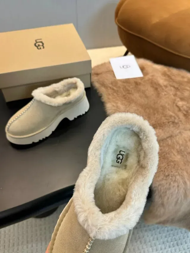 UGG Tasman বেজ সাদা শিয়ারলিং লাইন্ড সুয়েড আপার কাজুয়াল জুতা 4