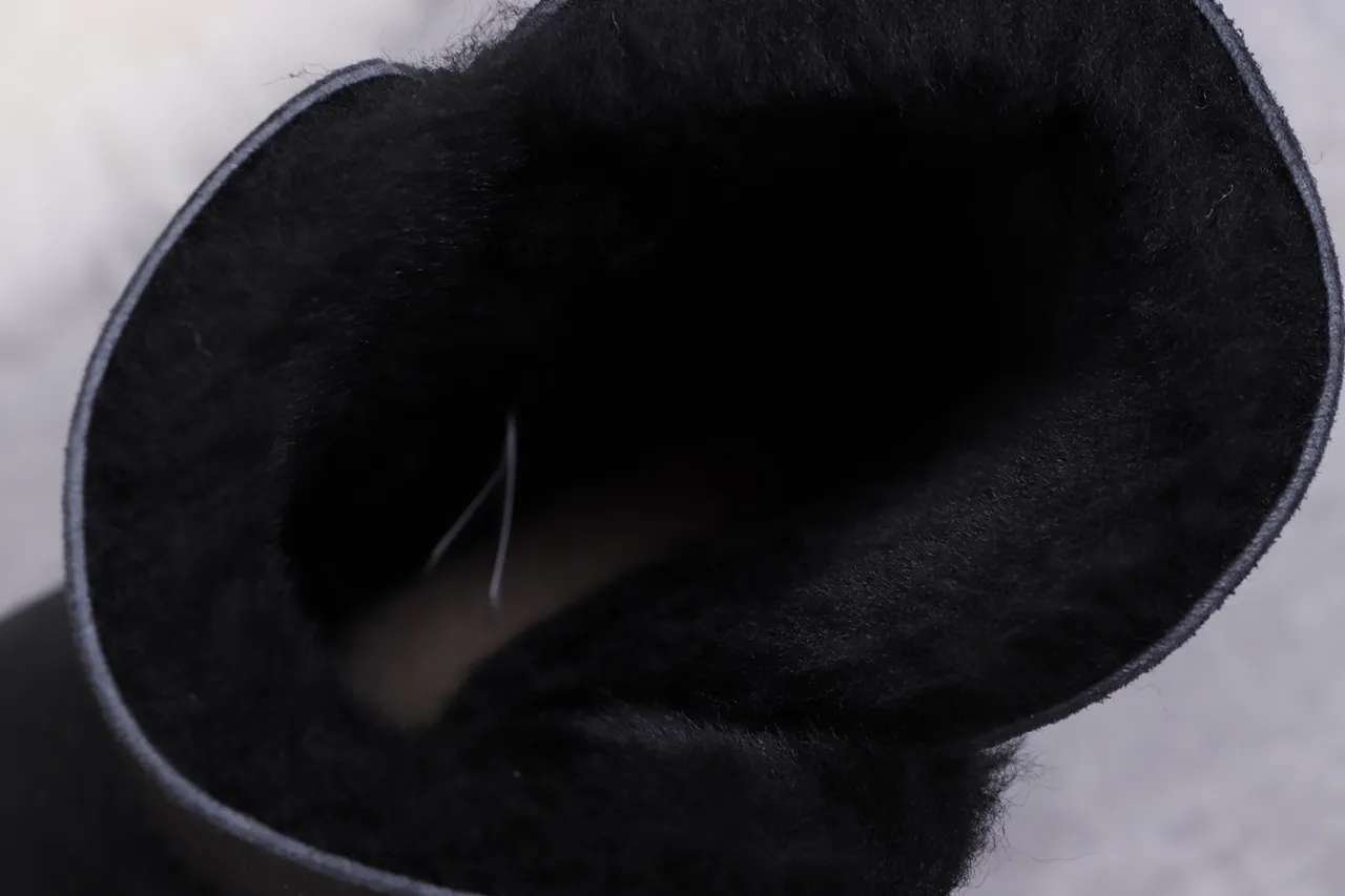 UGG Tasman Bottes de Neige Noires avec Doublure Shearling 2