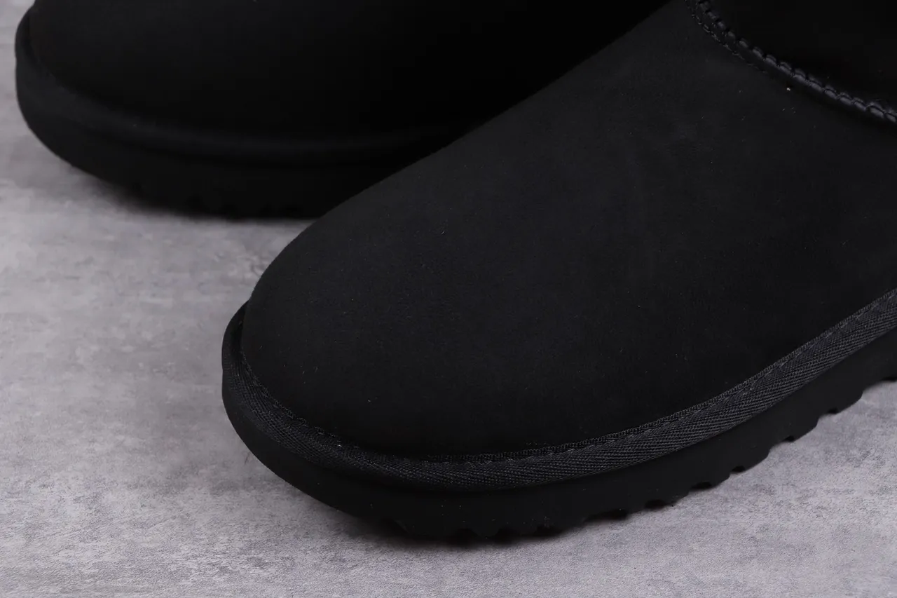 UGG Tasman Bottes de Neige Noires avec Doublure Shearling 4