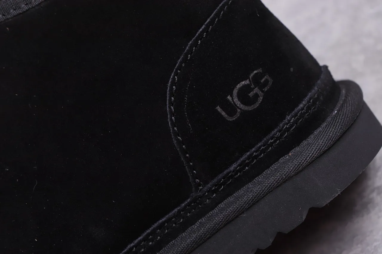 UGG Tasman 黑色麂皮系带踝靴 3
