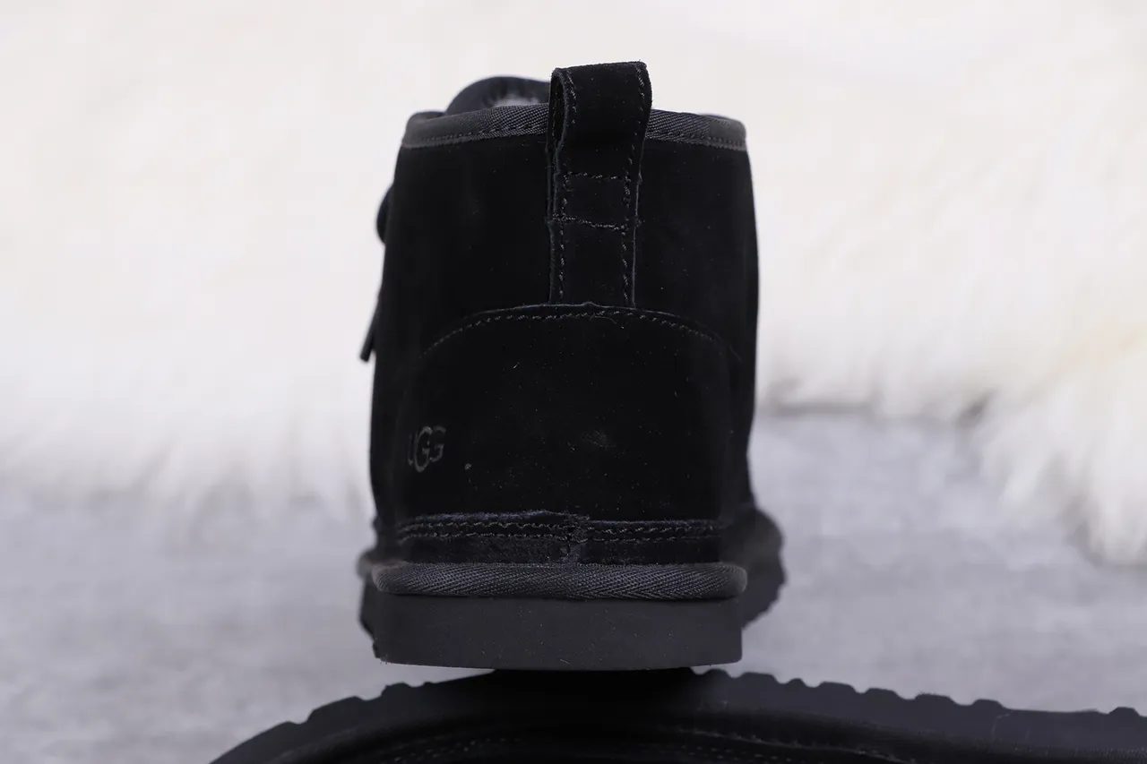 UGG Tasman 黑色麂皮系带踝靴 5
