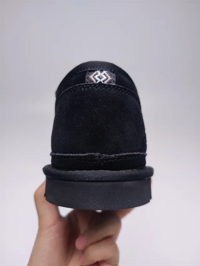 UGG Tasman 黑色麂皮系带雪靴 8