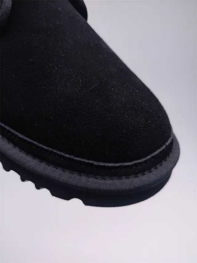 UGG Tasman 黑色麂皮系带雪靴 11
