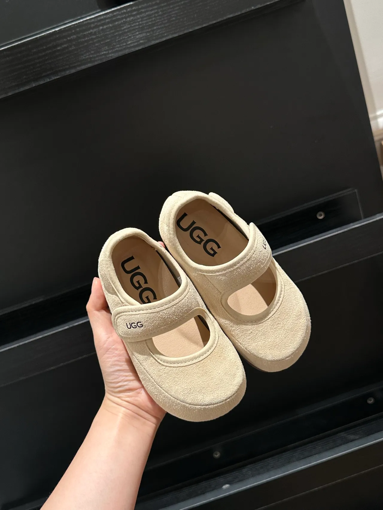 UGG Tasman Negro parte superior de tipo ante Correa simple de Velcro Zapatos Mary Jane 19