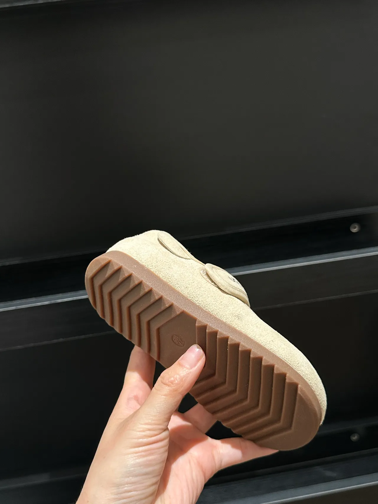UGG Tasman Negro parte superior de tipo ante Correa simple de Velcro Zapatos Mary Jane 20