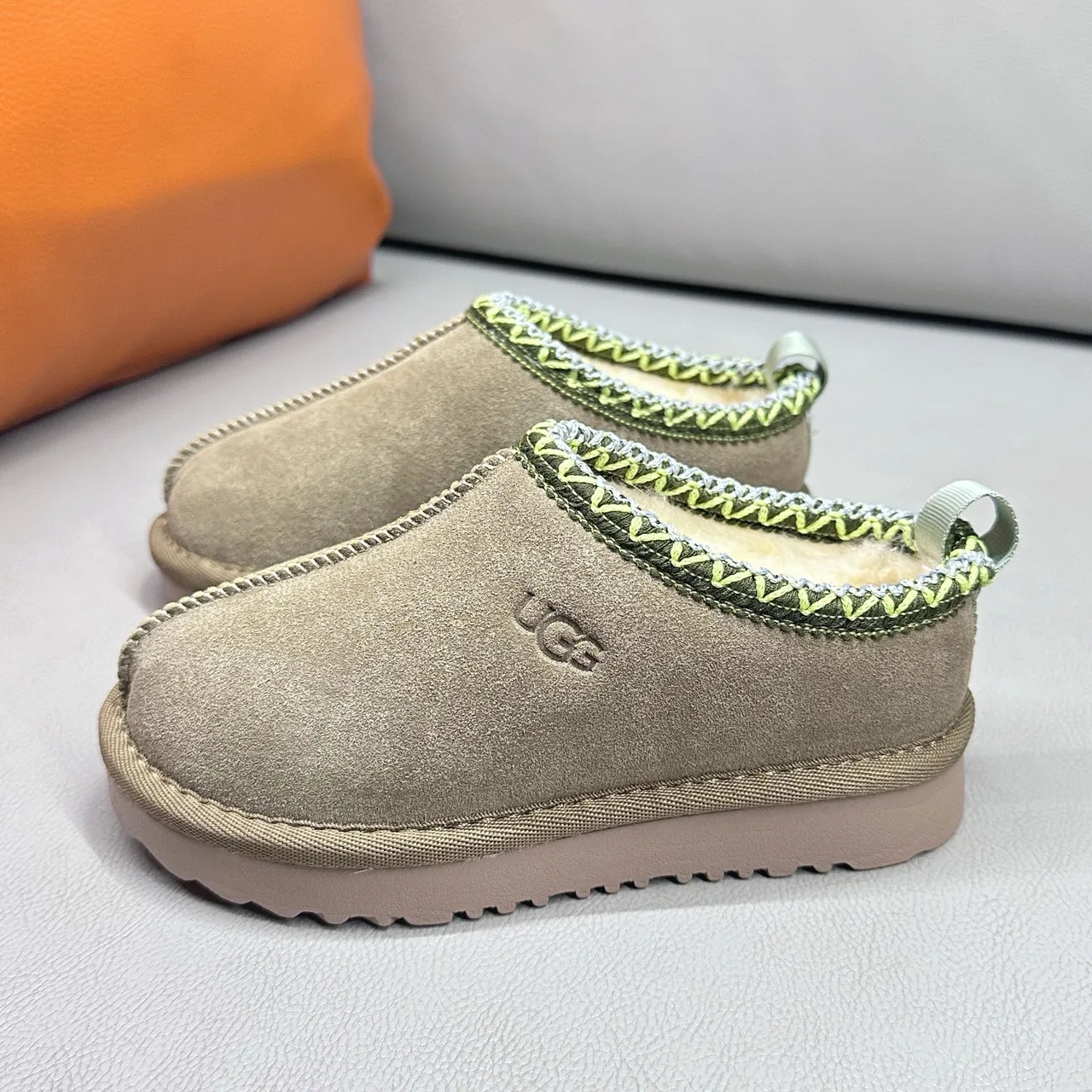 UGG Tasman Marrom Vermelho Suede Superior Forro de Shearling Interior Sapatos Casuais 9