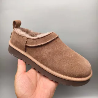 UGG Tasman 棕色羊麂皮 Shearling 衬里 套脚雪靴