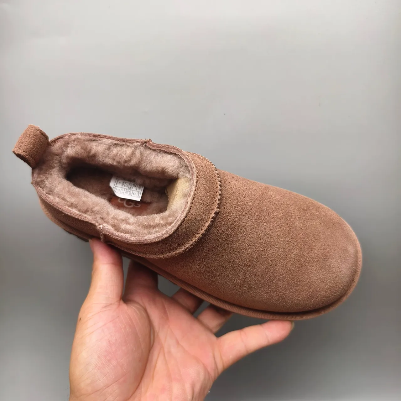 UGG Tasman 棕色羊麂皮 Shearling 衬里 套脚雪靴 3