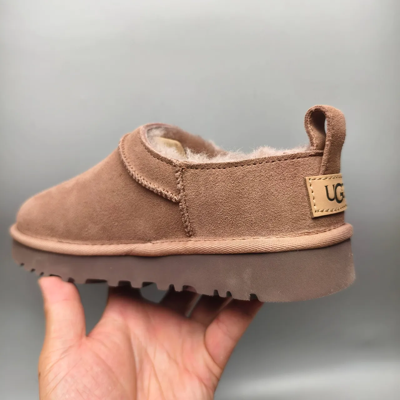 UGG Tasman 棕色羊麂皮 Shearling 衬里 套脚雪靴 4