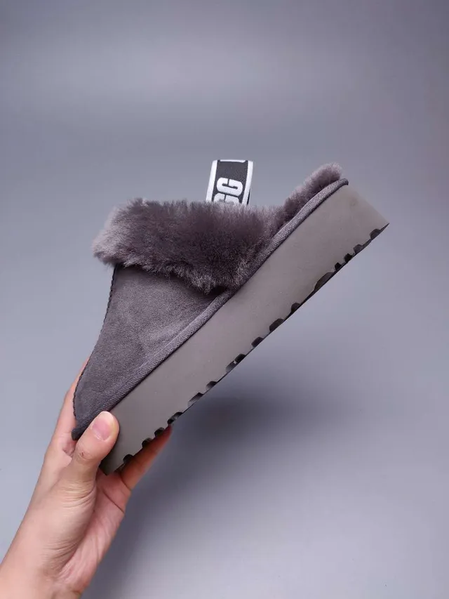 UGG Tasman 灰色麂皮平台拖鞋 4