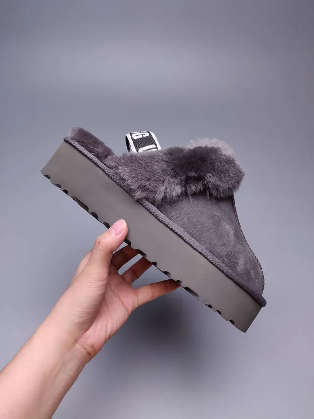 UGG Tasman 灰色麂皮平台拖鞋 7