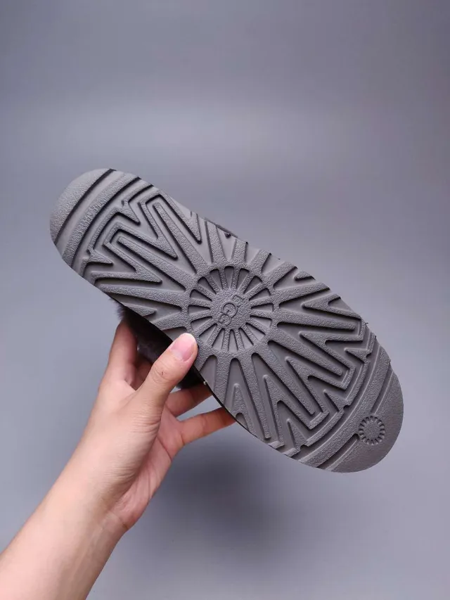 UGG Tasman 灰色麂皮平台拖鞋 8