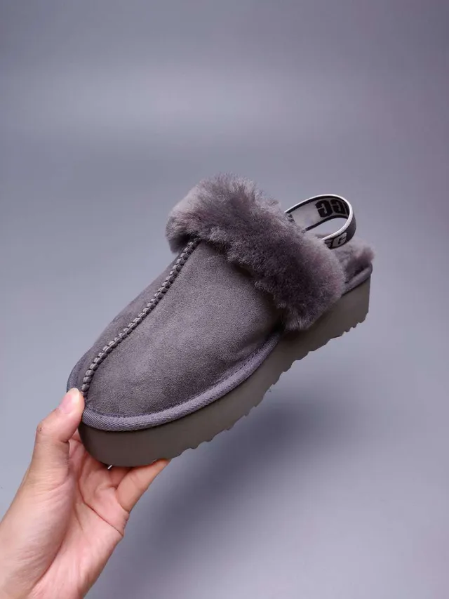 UGG Tasman 灰色麂皮平台拖鞋 10