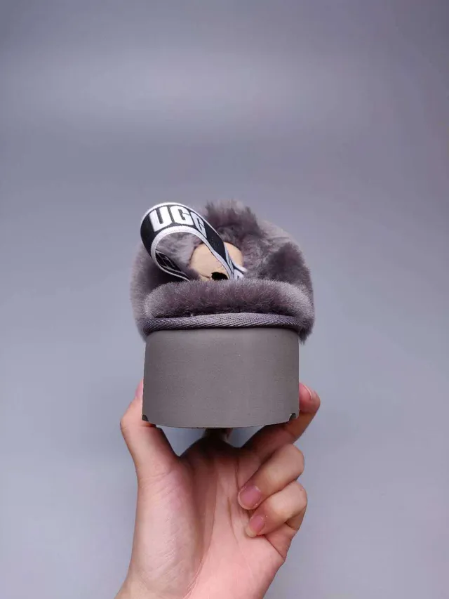 UGG Tasman 灰色麂皮平台拖鞋 12