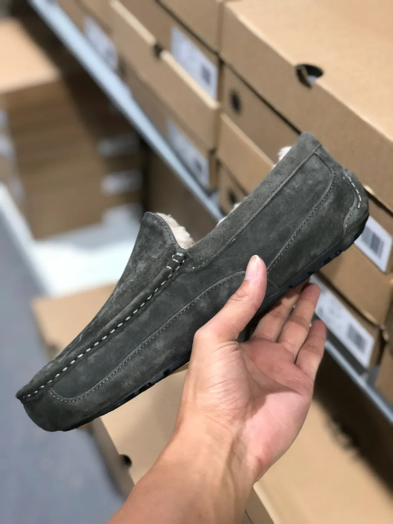 UGG Tasman 灰色麂皮羊毛内里一脚蹬乐福鞋 4