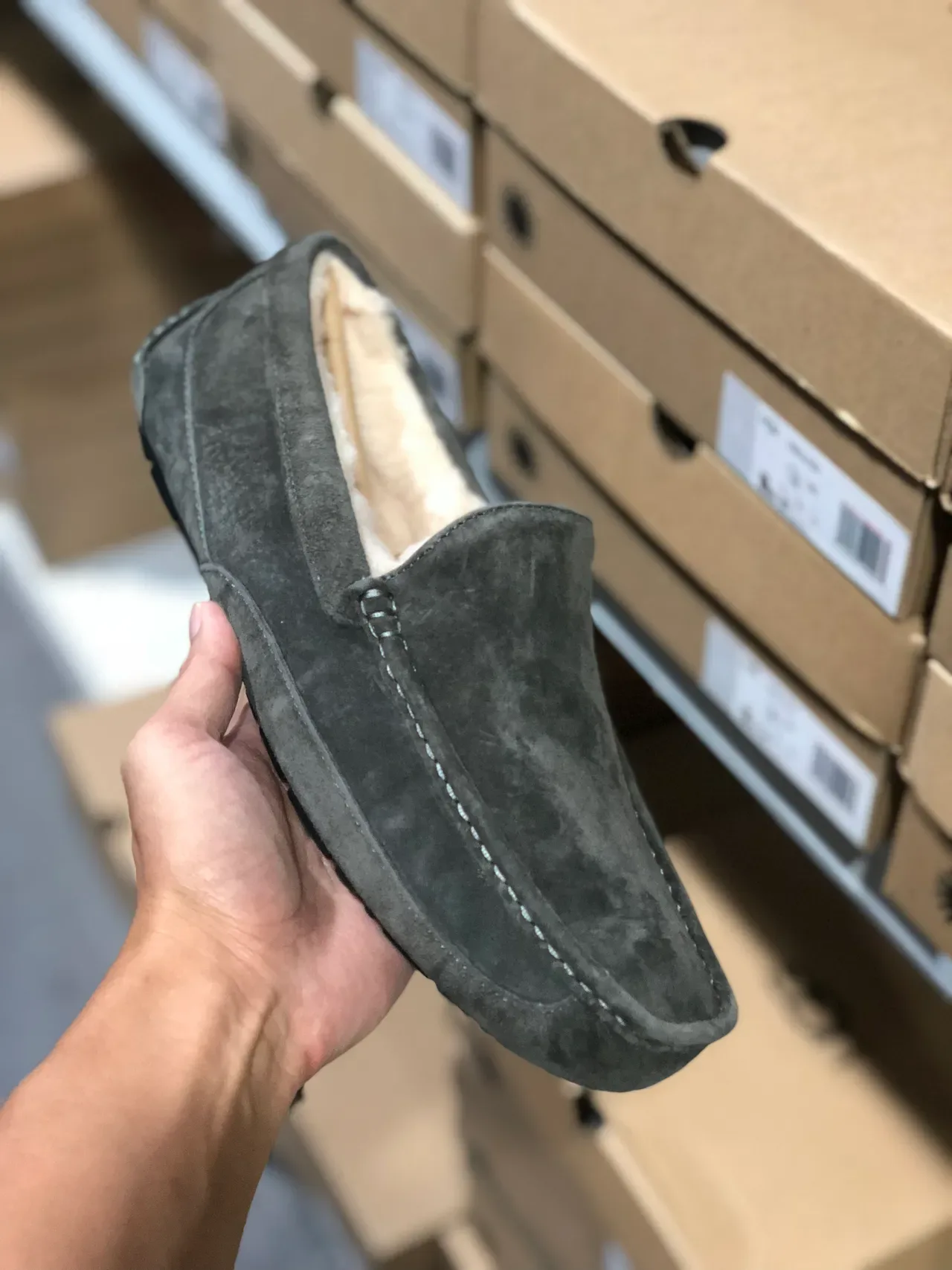 UGG Tasman 灰色麂皮羊毛内里一脚蹬乐福鞋 6