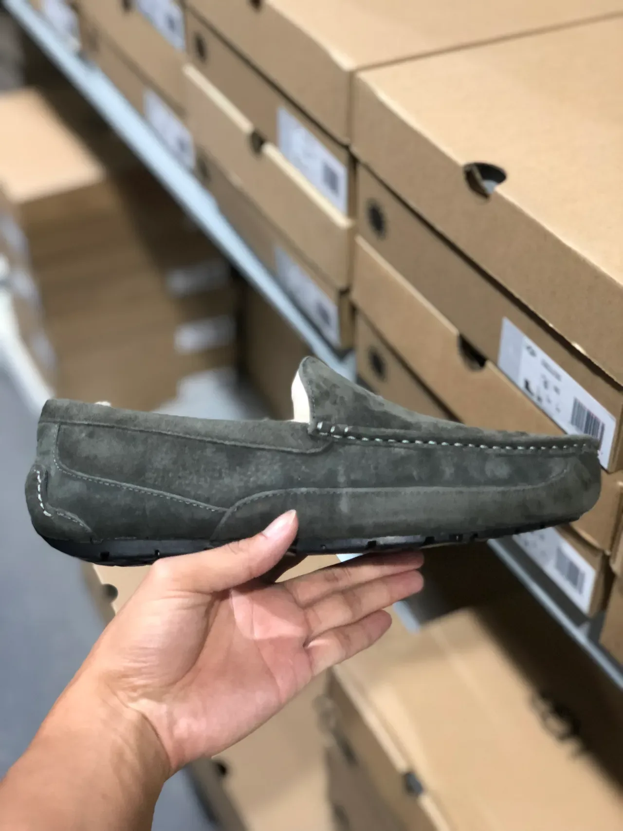 UGG Tasman 灰色麂皮羊毛内里一脚蹬乐福鞋 7