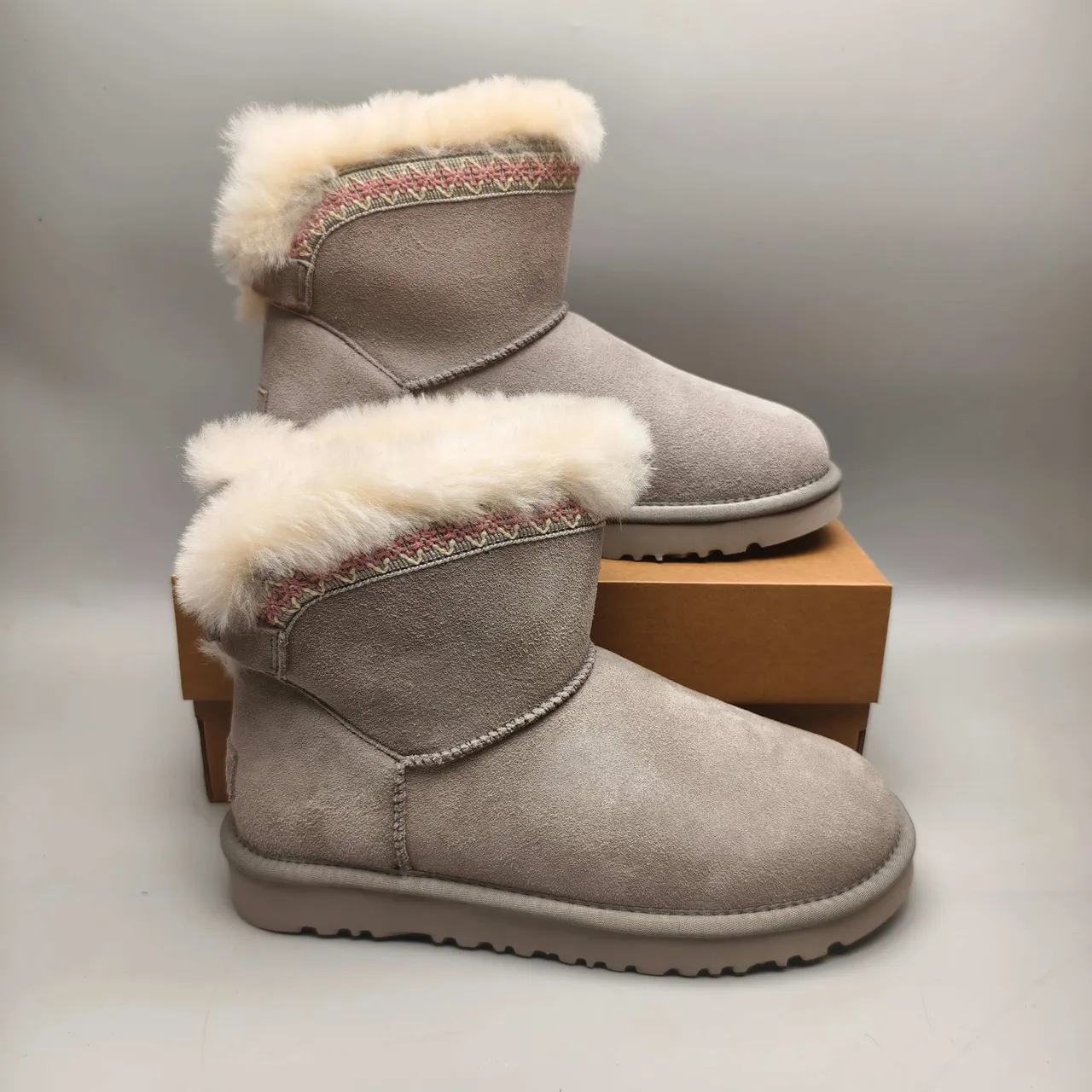 UGG Tasman 浅灰麂皮羊毛护腿雪靴 6