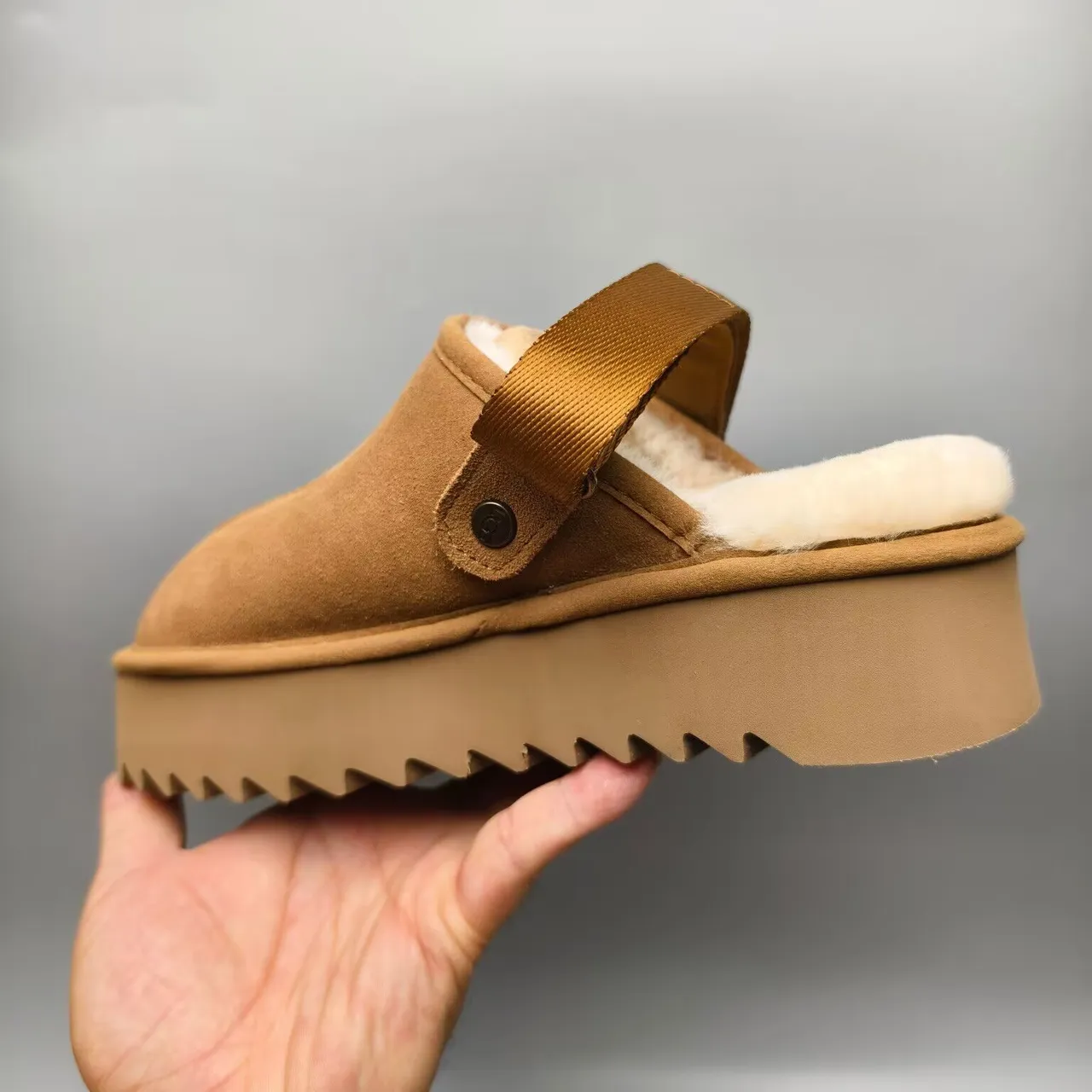 UGG Tasman Tan 麂皮羊毛内里拖鞋 4