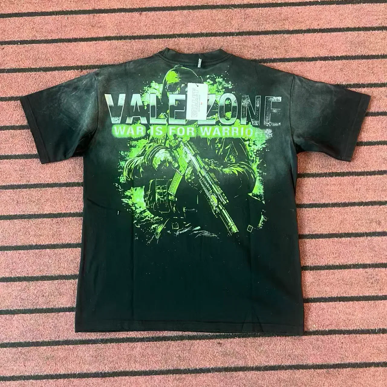 T-shirt graphique noir dégradé Vale Forever Vale Zone War Never Sleeps 2