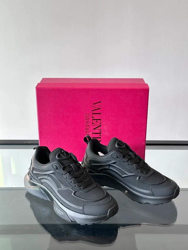 Valentino কালো মোনোক্রোম স্কাল্প্টেড সোল চাঙ্কি স্নিকার্স 4