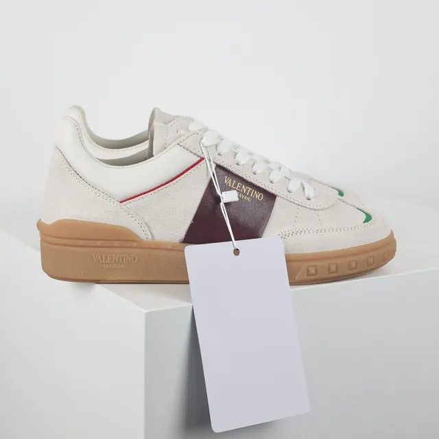 Valentino Garavani Off-White عنابي خطوط حذاء أسلوب حياة 3
