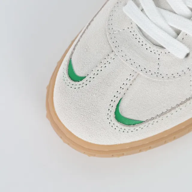 Valentino Garavani Off-White عنابي خطوط حذاء أسلوب حياة 5