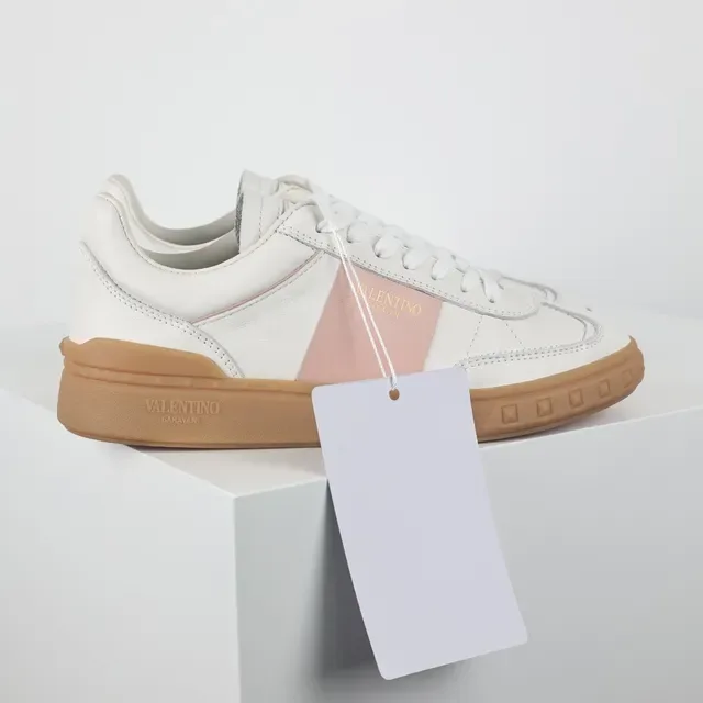 Valentino Garavani Zapatillas Lifestyle Blancas y Rosa de Cuero 3