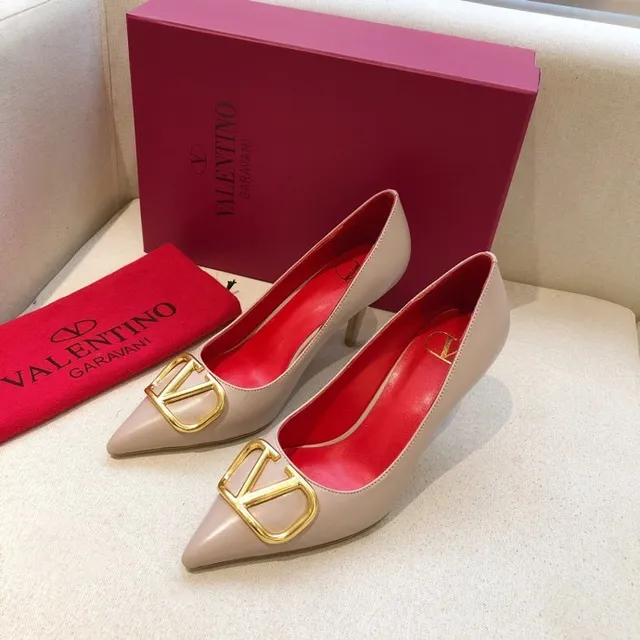 Valentino Rockstud Beige Red Pointed Toe Stiletto Heel Pump 2
