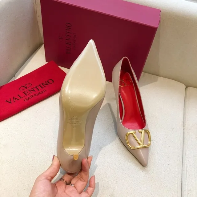 Valentino Rockstud Beige Red Pointed Toe Stiletto Heel Pump 7