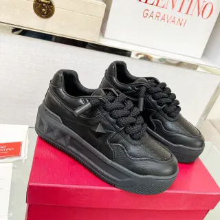 Valentino Rockstud काले चमड़े की प्लेटफॉर्म लाइफस्टाइल स्नीकर्स