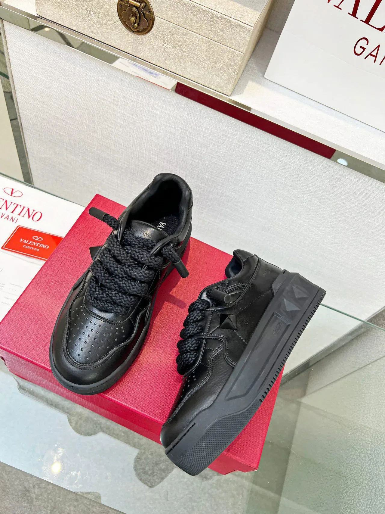 Valentino Rockstud काले चमड़े की प्लेटफॉर्म लाइफस्टाइल स्नीकर्स 3