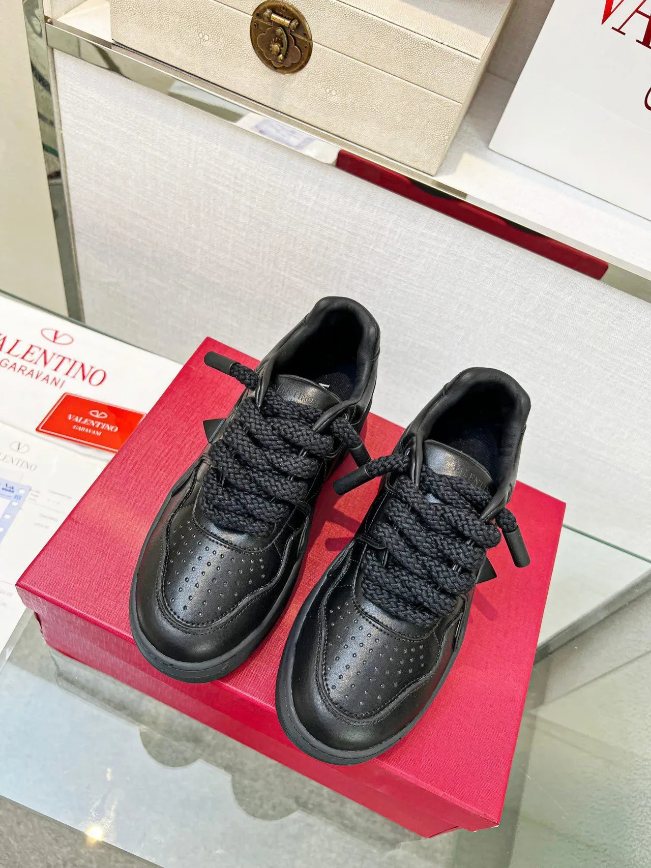 Valentino Rockstud काले चमड़े की प्लेटफॉर्म लाइफस्टाइल स्नीकर्स 4